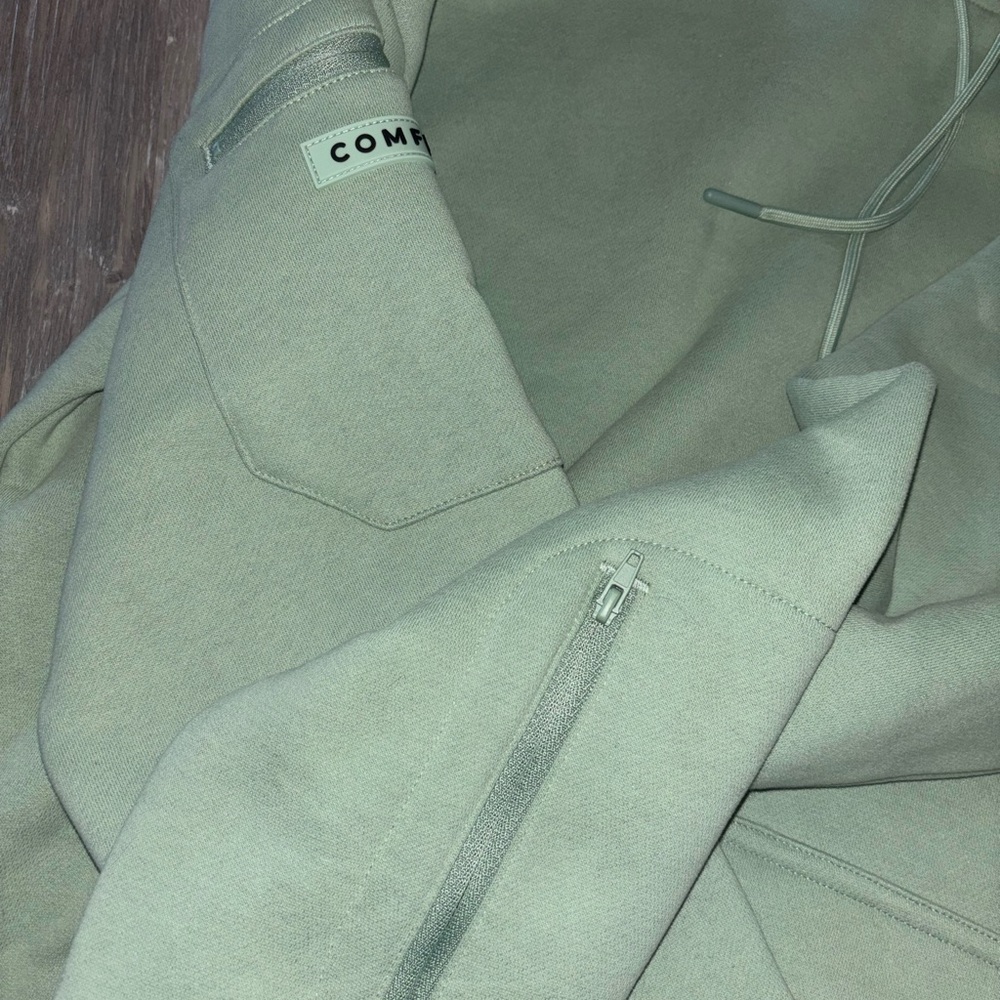 Comfrt DND Aloe Hoodie - Picture 2 of 4